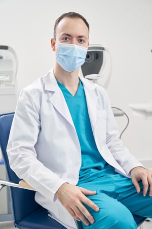 portrait-of-professional-ophthalmologist-in-the-ho-2024-10-22-06-07-20-utc-1